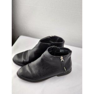 Time & Tru ladies ankle boots memory foam  black . Zips on both size 8 W